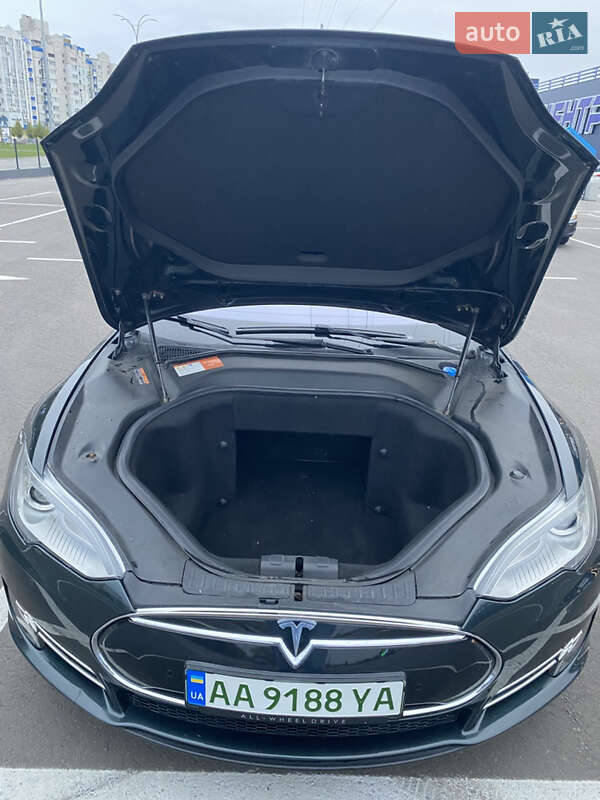 Ліфтбек Tesla Model S 2014 в Чернігові