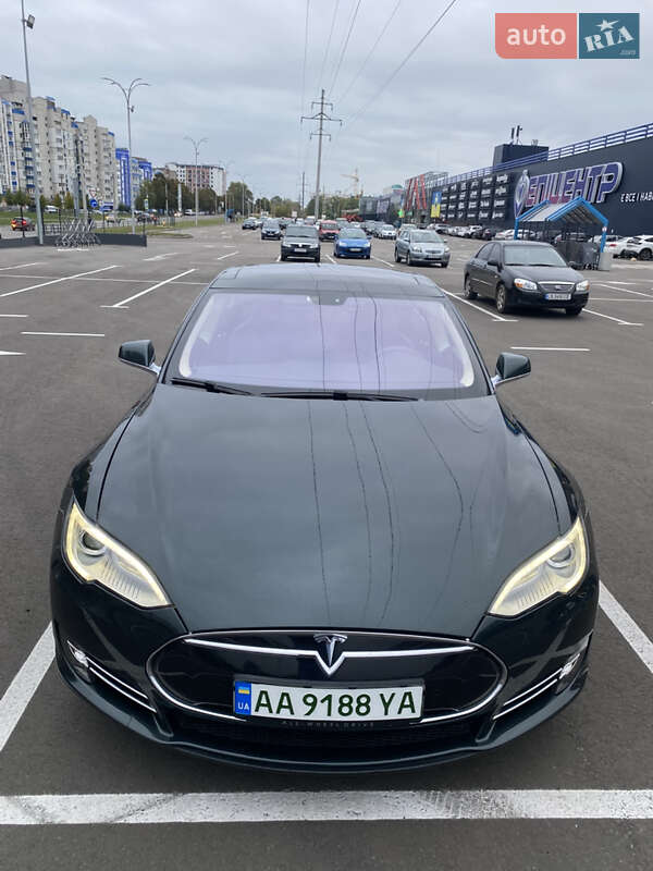 Ліфтбек Tesla Model S 2014 в Чернігові