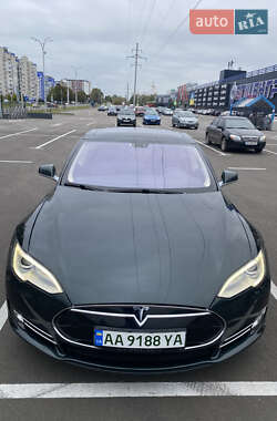 Лифтбек Tesla Model S 2014 в 
