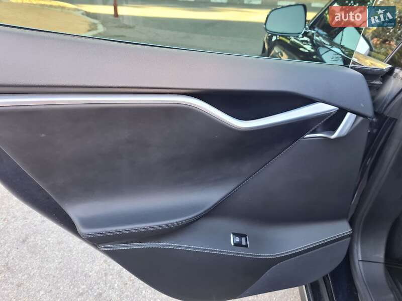 Ліфтбек Tesla Model S 2015 в Одесі