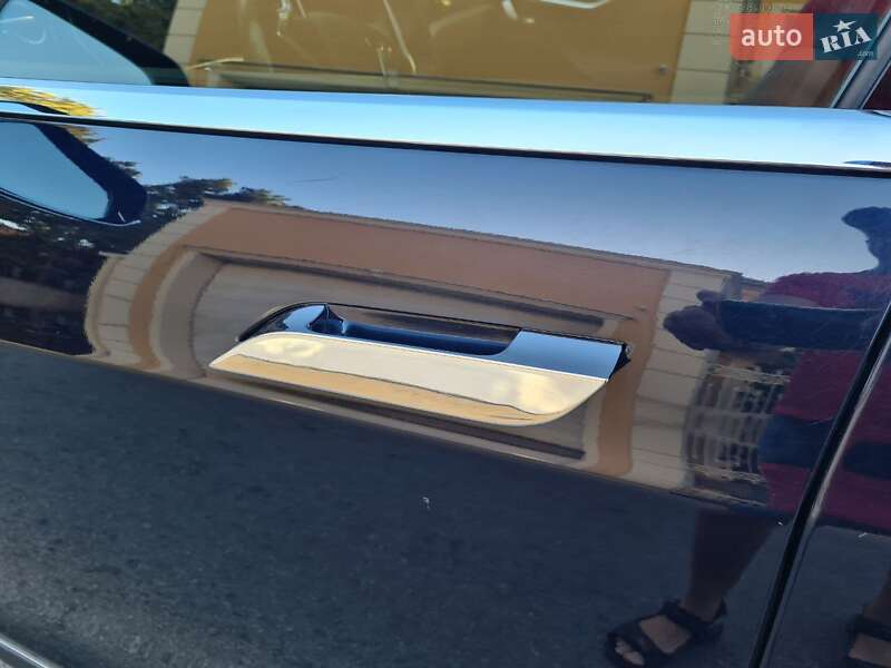 Ліфтбек Tesla Model S 2015 в Одесі