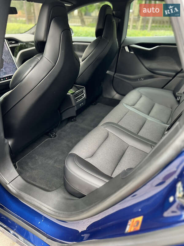 Лифтбек Tesla Model S 2018 в Ивано-Франковске