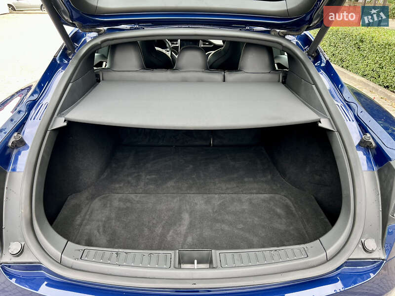 Ліфтбек Tesla Model S 2018 в Івано-Франківську