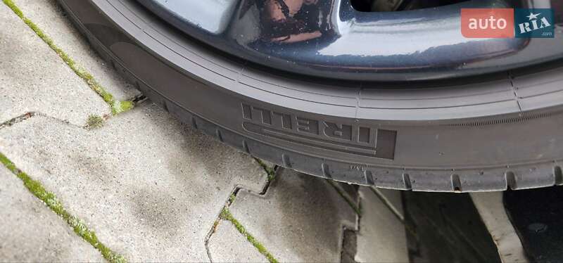 Лифтбек Tesla Model S 2017 в Хмельницком