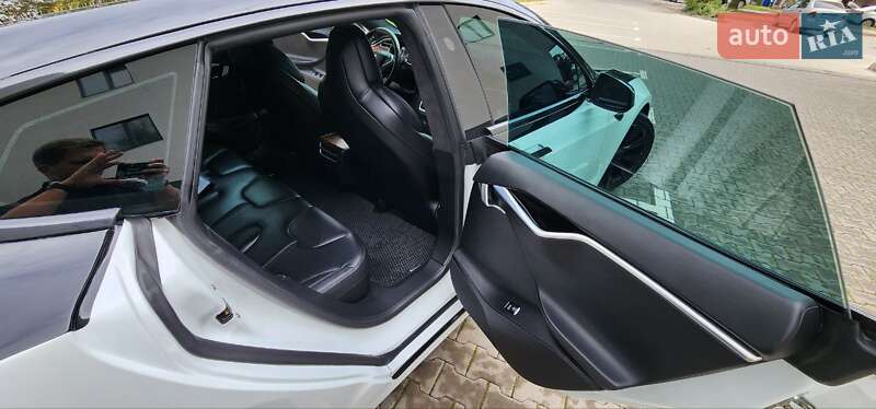 Лифтбек Tesla Model S 2017 в Хмельницком