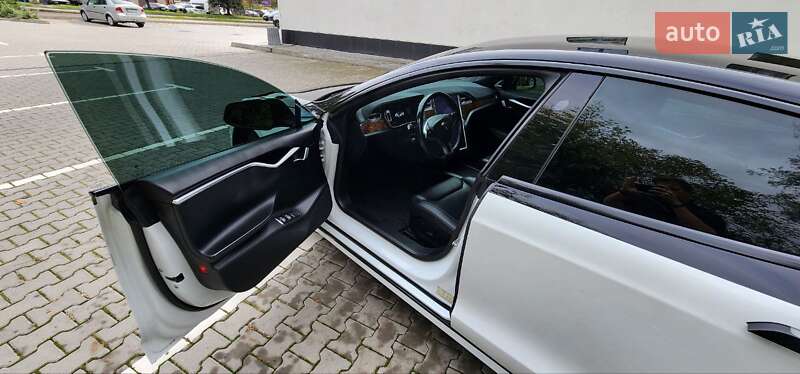 Лифтбек Tesla Model S 2017 в Хмельницком