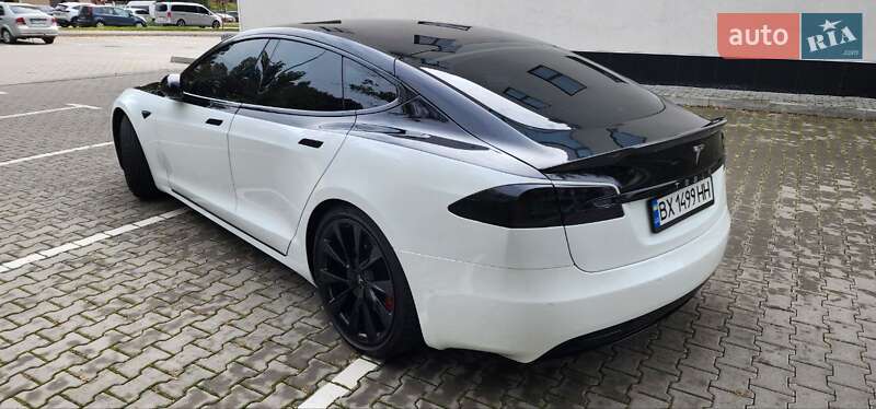 Лифтбек Tesla Model S 2017 в Хмельницком