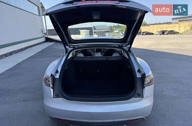 Ліфтбек Tesla Model S 2013 в  фото 5 Ліфтбек Tesla Model S 2013 в