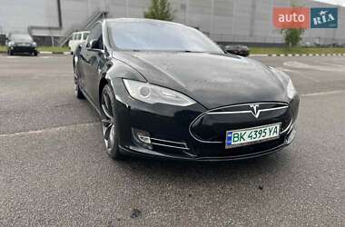 Ліфтбек Tesla Model S 2015 в Здолбуніві