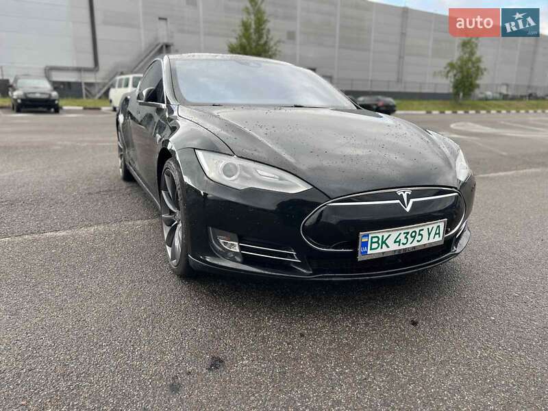 Лифтбек Tesla Model S 2015 в Здолбунове