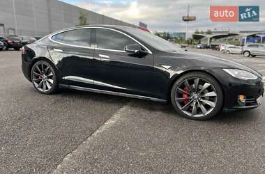 Ліфтбек Tesla Model S 2015 в Здолбуніві