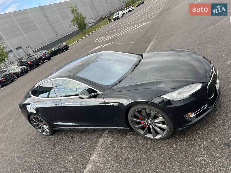 Лифтбек Tesla Model S 2015 в Здолбунове