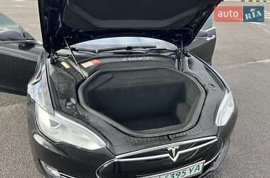 Ліфтбек Tesla Model S 2015 в Здолбуніві