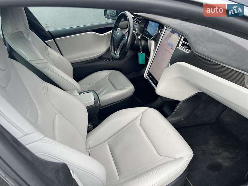 Лифтбек Tesla Model S 2015 в Здолбунове