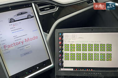 Лифтбек Tesla Model S 2014 в 