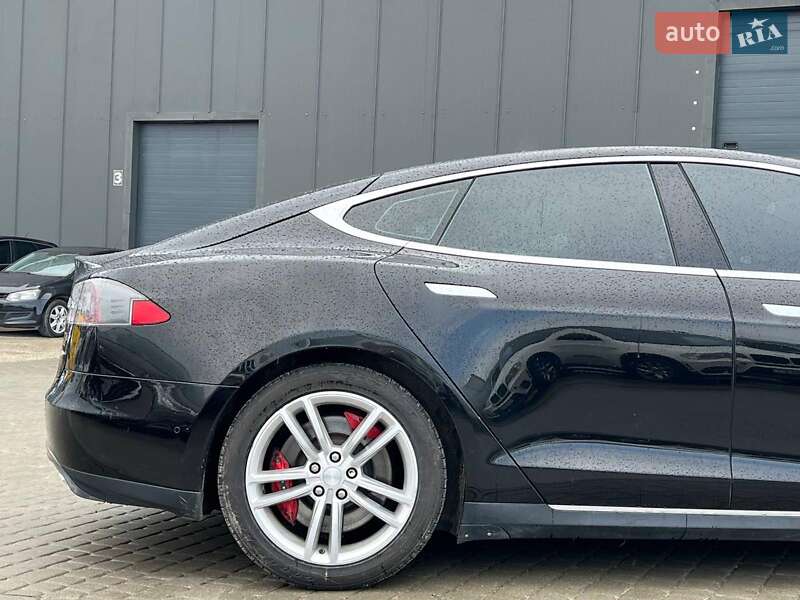 Ліфтбек Tesla Model S 2015 в Львові