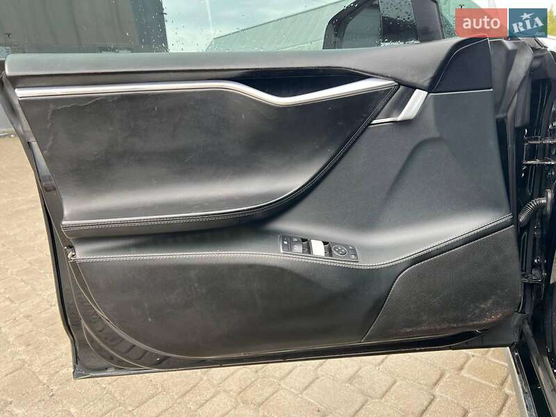 Ліфтбек Tesla Model S 2015 в Львові