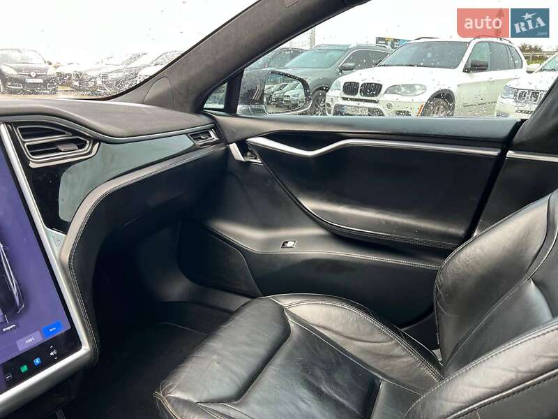 Ліфтбек Tesla Model S 2015 в Львові