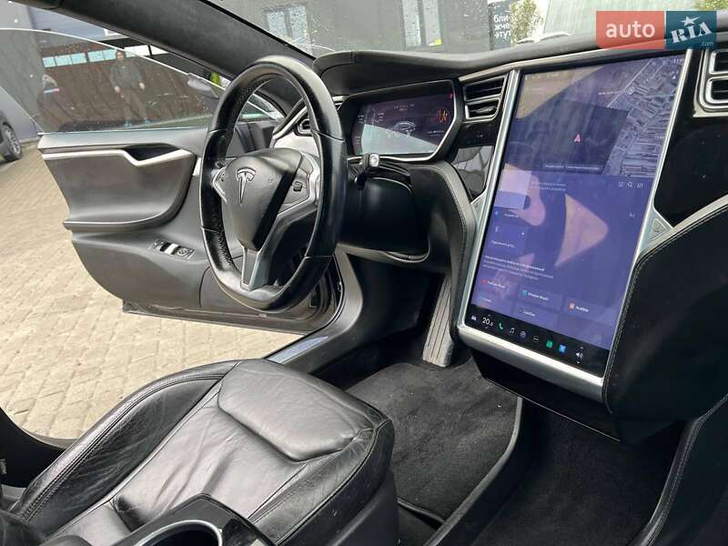 Ліфтбек Tesla Model S 2015 в Львові