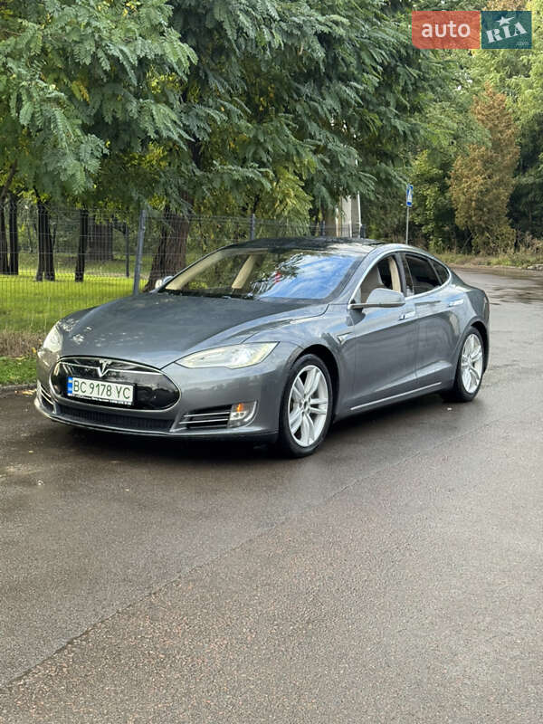 Tesla Model S 2013
