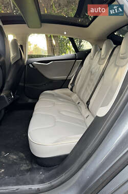 Лифтбек Tesla Model S 2013 в 