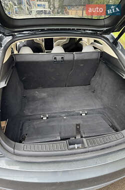 Лифтбек Tesla Model S 2013 в 