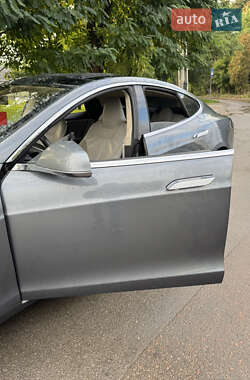 Лифтбек Tesla Model S 2013 в 