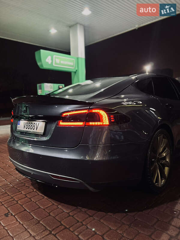 Ліфтбек Tesla Model S 2014 в Черкасах