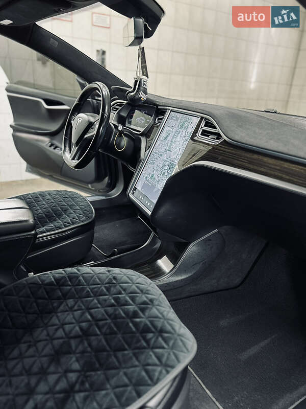 Ліфтбек Tesla Model S 2014 в Черкасах