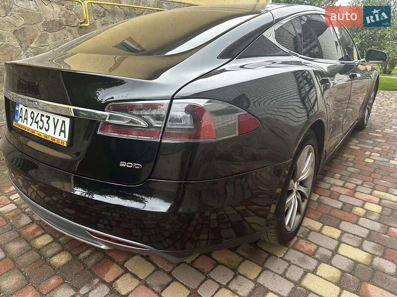 Лифтбек Tesla Model S 2015 в Киеве