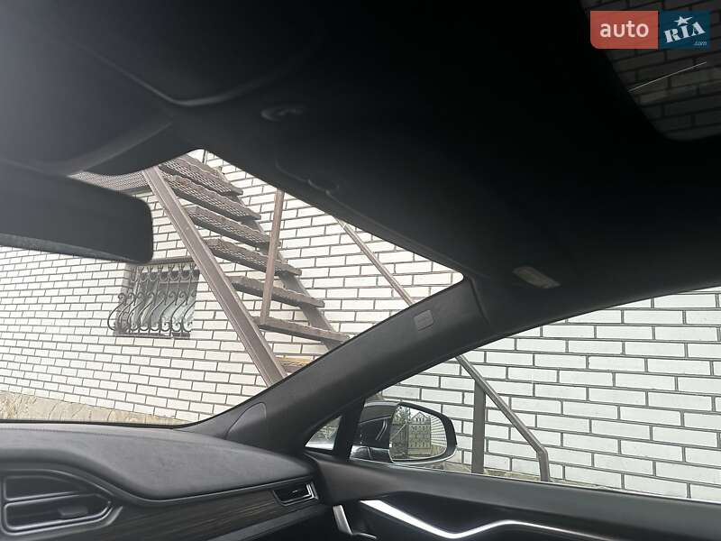 Лифтбек Tesla Model S 2015 в Киеве