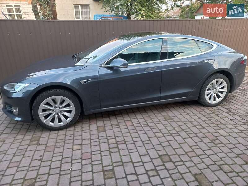 Лифтбек Tesla Model S 2018 в Шептицькому
