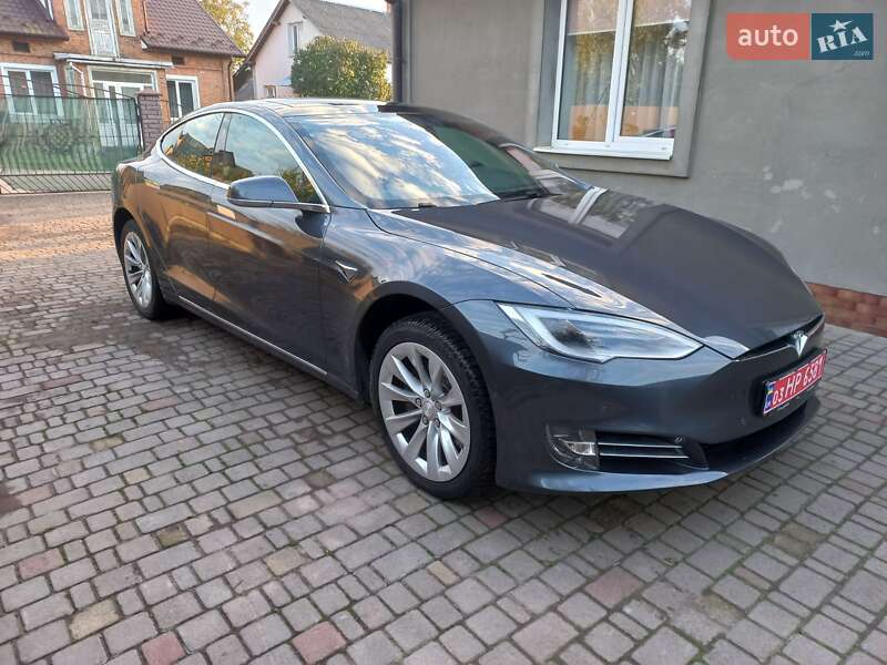 Лифтбек Tesla Model S 2018 в Шептицькому