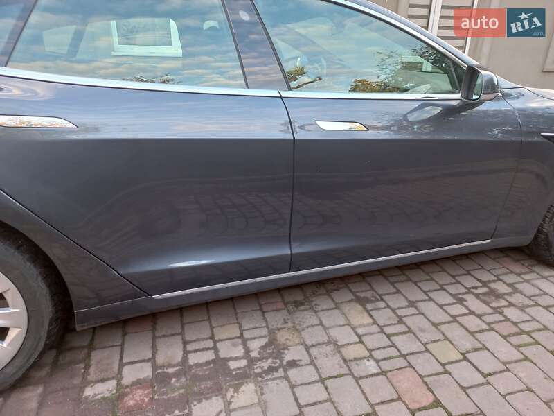 Лифтбек Tesla Model S 2018 в Шептицькому