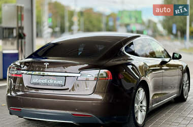 Лифтбек Tesla Model S 2014 в 