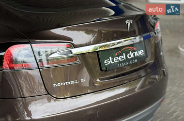Лифтбек Tesla Model S 2014 в 
