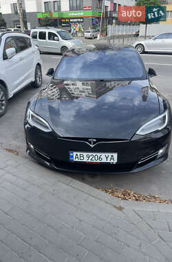 Лифтбек Tesla Model S 2018 в Виннице