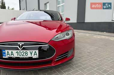 Лифтбек Tesla Model S 2013 в 