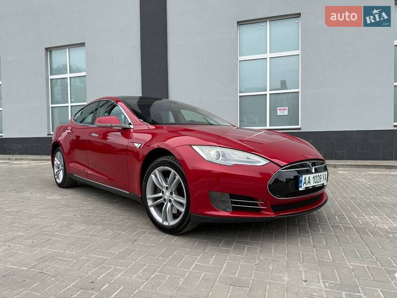 Ліфтбек Tesla Model S 2013 в Києві