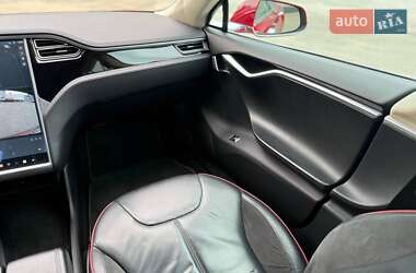 Лифтбек Tesla Model S 2013 в 