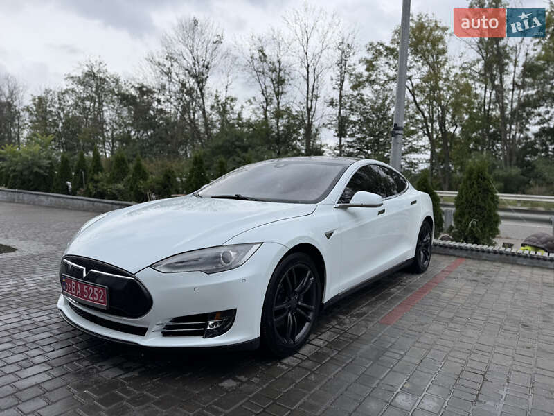 Лифтбек Tesla Model S 2016 в Виннице