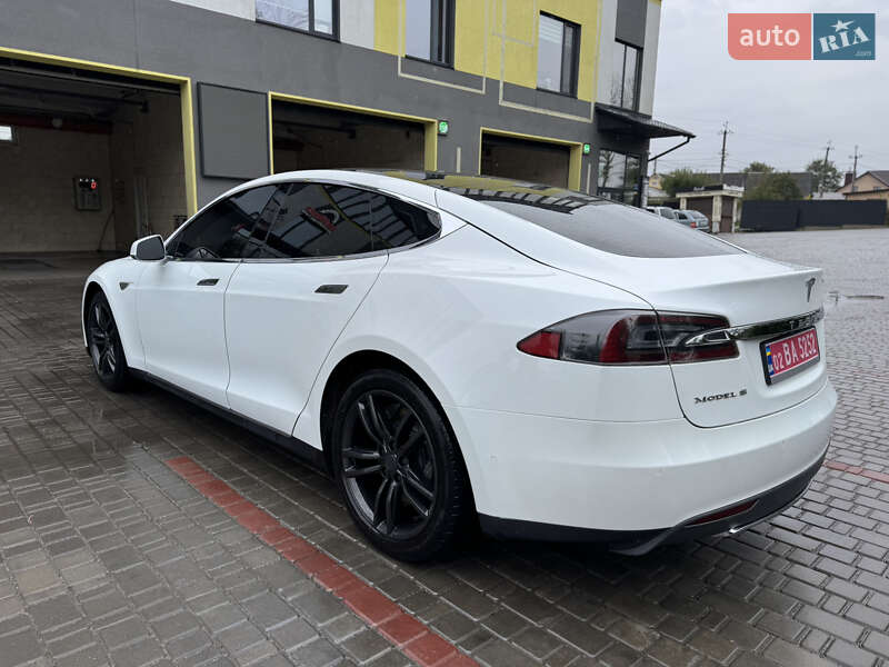 Лифтбек Tesla Model S 2016 в Виннице