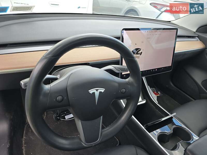 Ліфтбек Tesla Model S 2018 в Тернополі