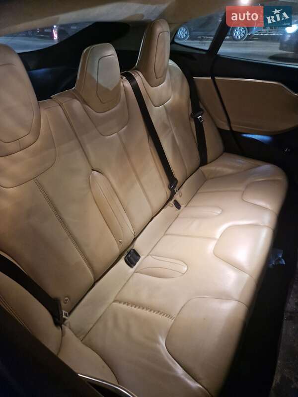 Ліфтбек Tesla Model S 2016 в Києві