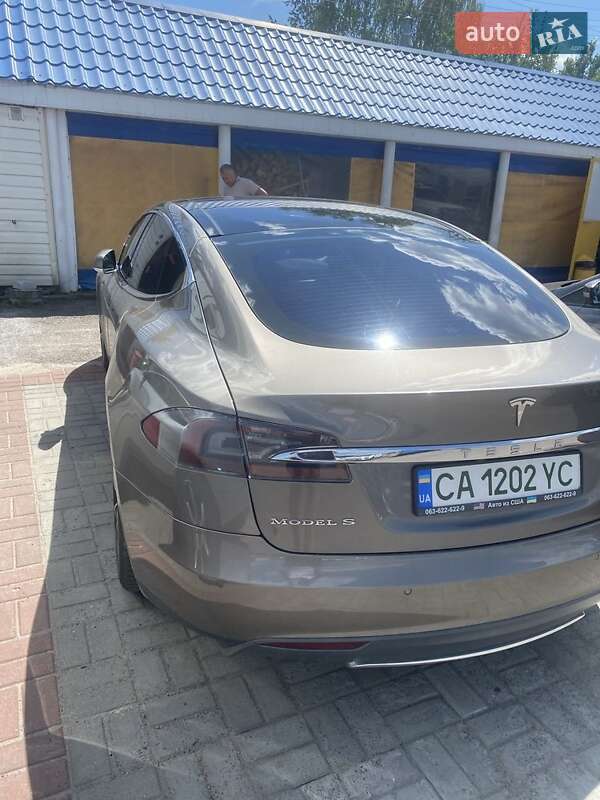 Ліфтбек Tesla Model S 2016 в Черкасах