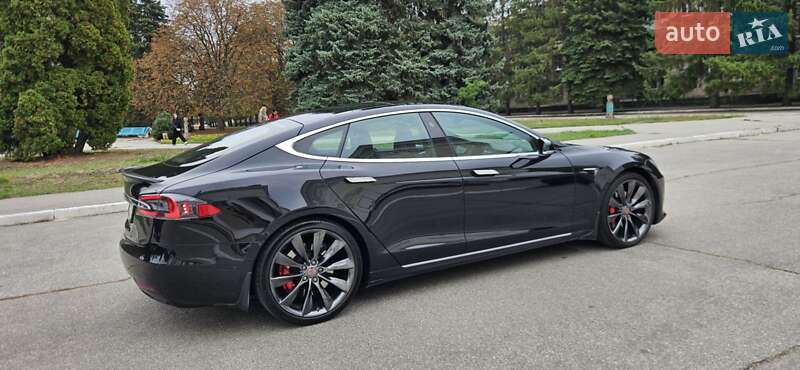 Лифтбек Tesla Model S 2017 в Желтых Водах фото 3 Лифтбек Tesla Model S 2017 в Желтых Водах