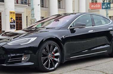 Лифтбек Tesla Model S 2017 в Желтых Водах