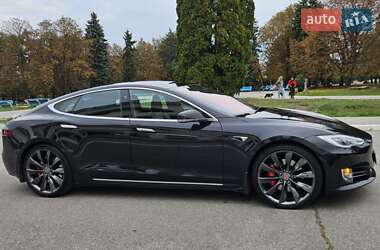 Лифтбек Tesla Model S 2017 в Желтых Водах