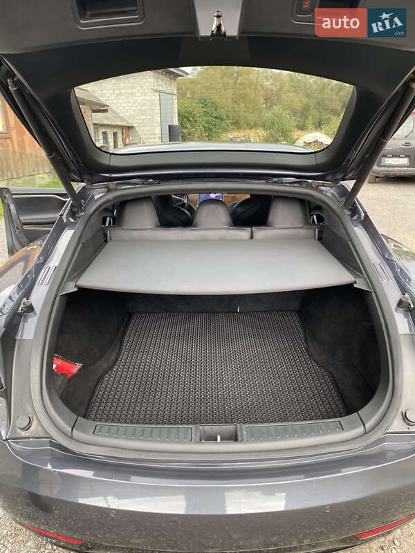 Лифтбек Tesla Model S 2018 в Каменке-Бугской