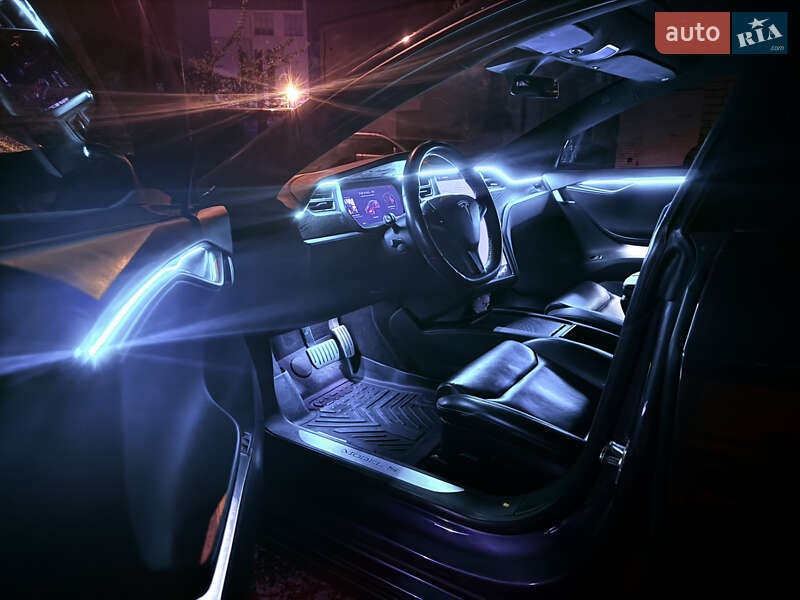 Ліфтбек Tesla Model S 2019 в Дніпрі